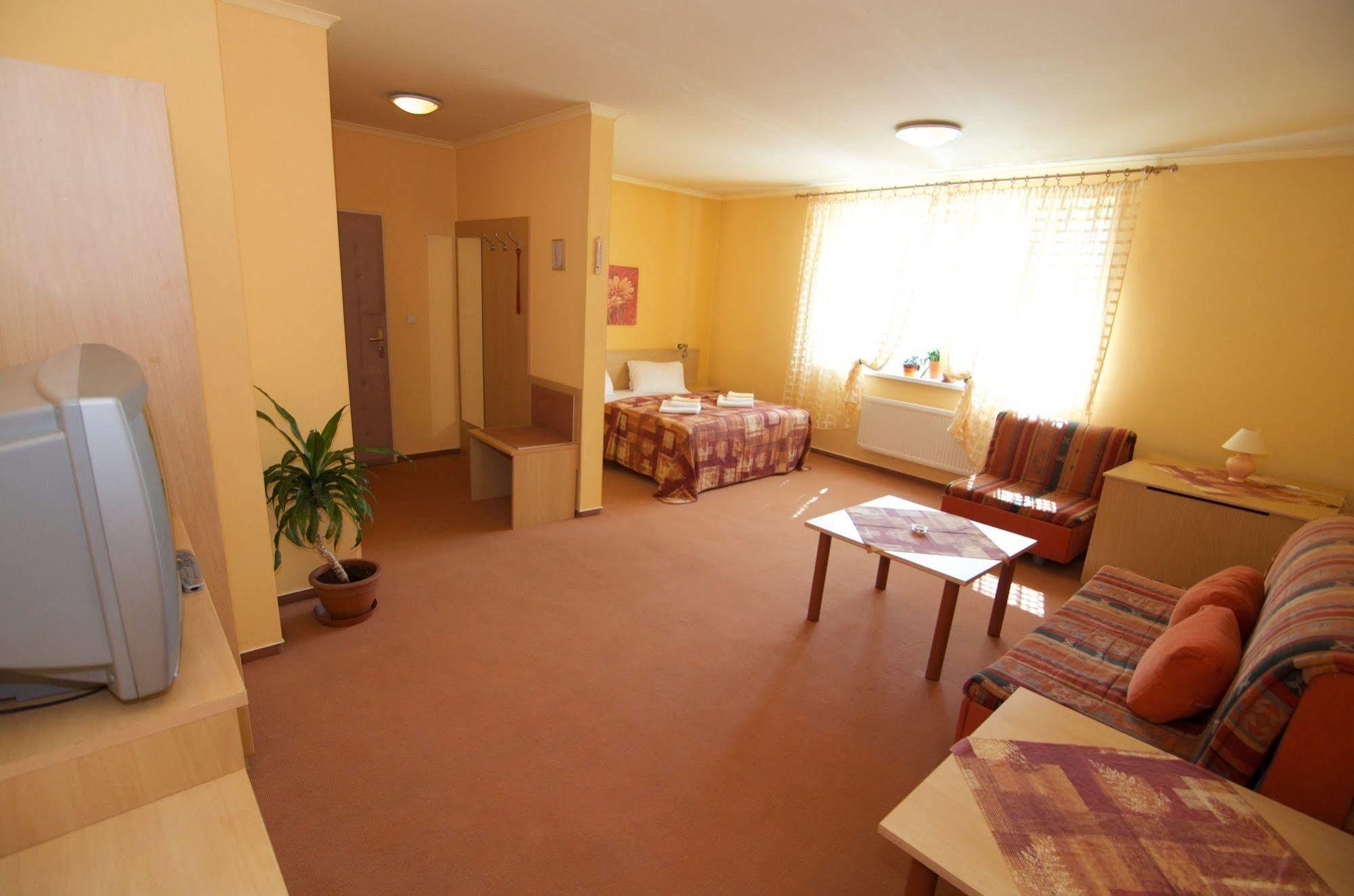 Hotel Steve Liptovsky Mikulas Bagian luar foto