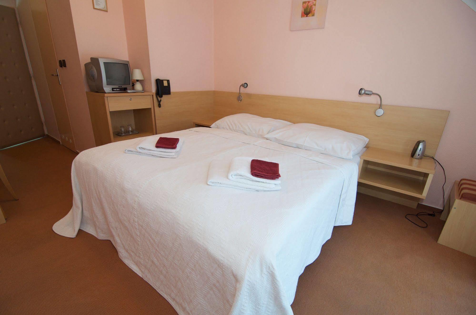 Hotel Steve Liptovsky Mikulas Bagian luar foto